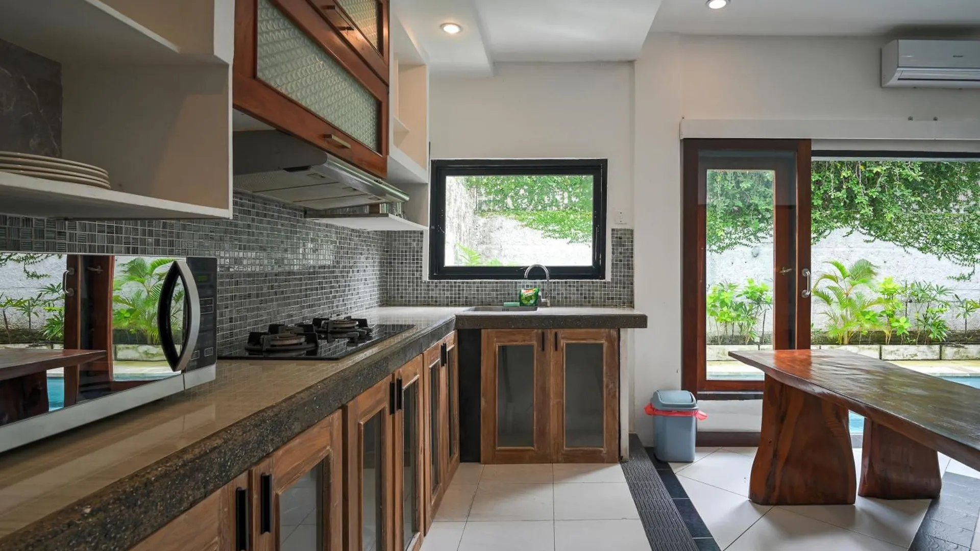 Willa Catta II Near Oberoi Beach Seminyak